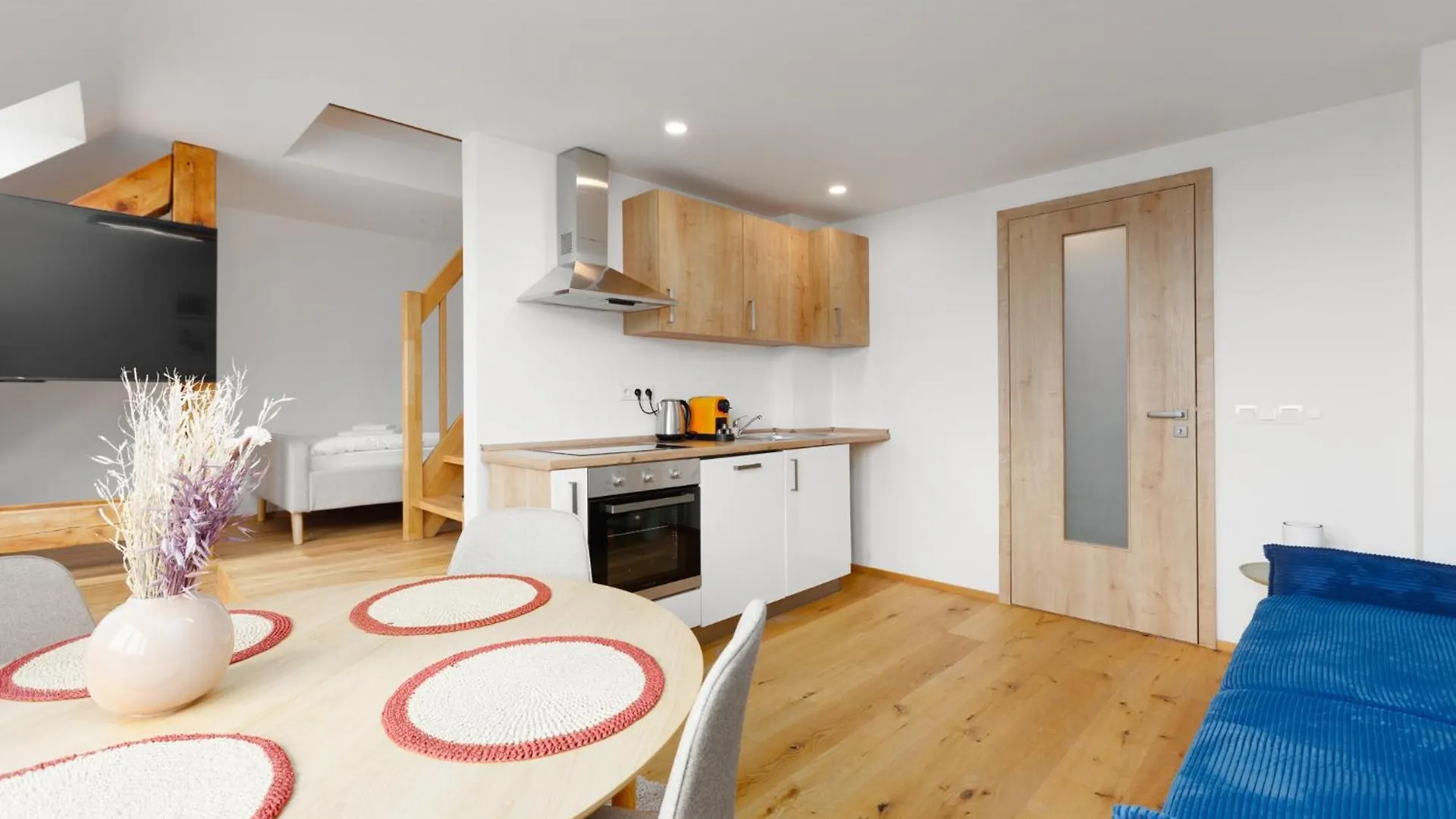 2 Rooms Apartment With Terrace And Free Parking Near Metro Prag