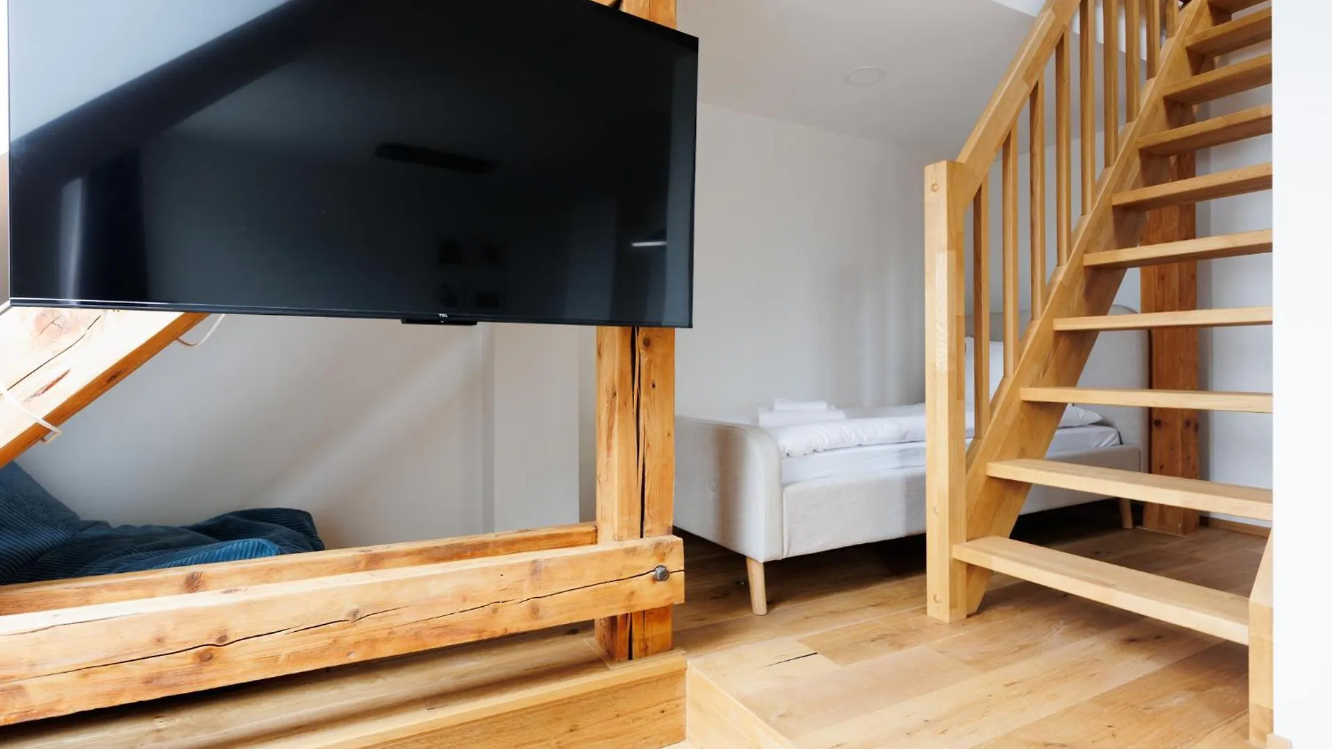 2 Rooms Apartment With Terrace And Free Parking Near Metro Prag