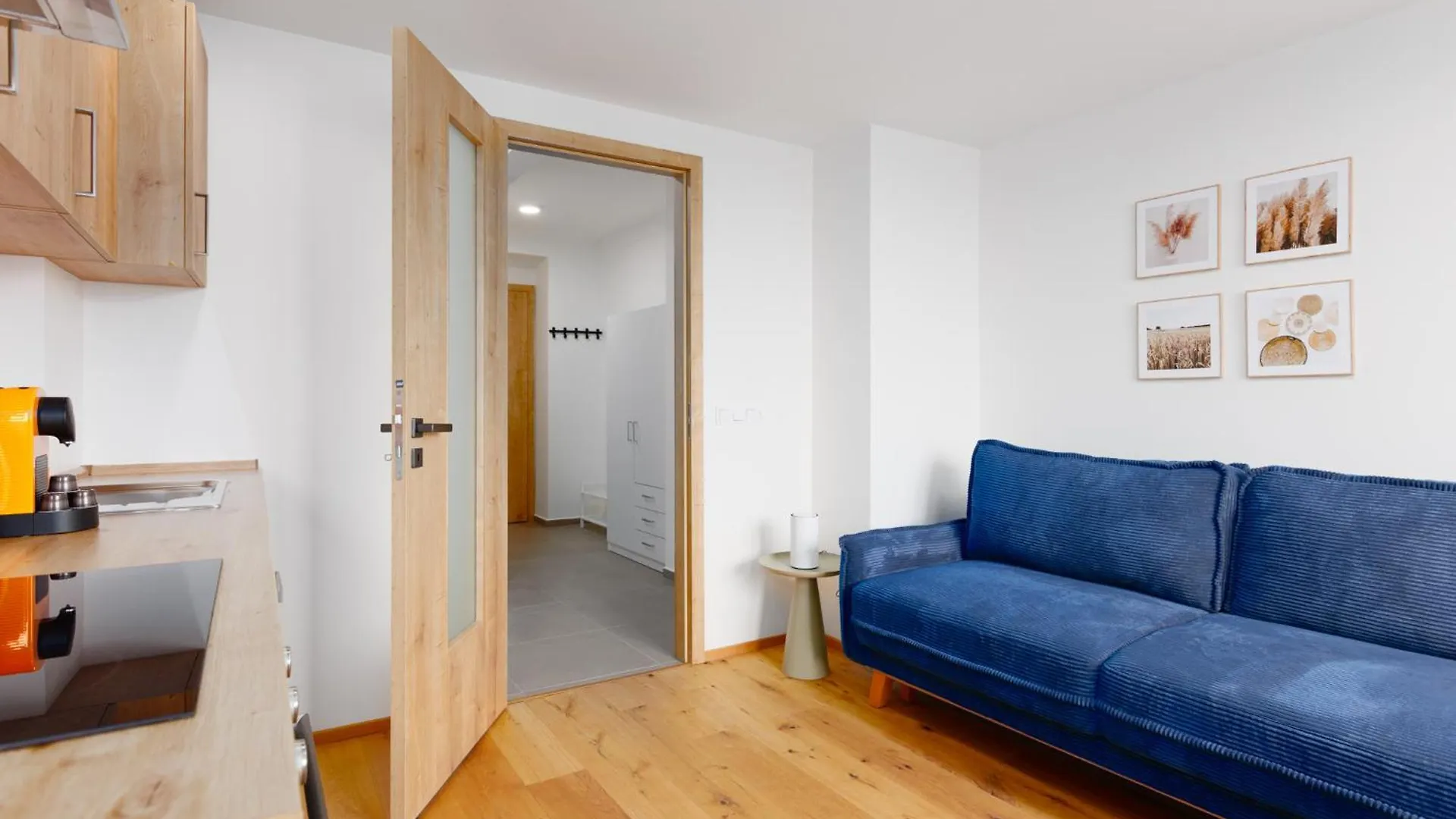 2 Rooms Apartment With Terrace And Free Parking Near Metro Prag Tjekkiet