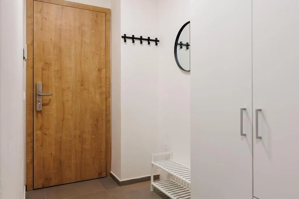 2 Rooms Apartment With Terrace And Free Parking Near Metro Prag 0*,