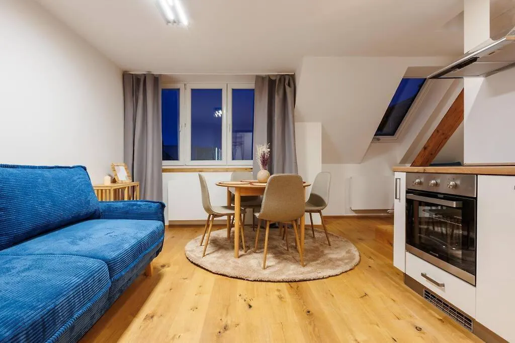 2 Rooms Apartment With Terrace And Free Parking Near Metro Prag